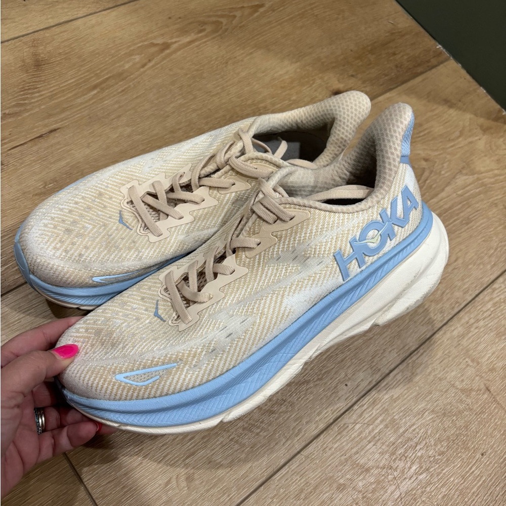 Hoka Clifton 9 | Cream and Blue | Sz 9